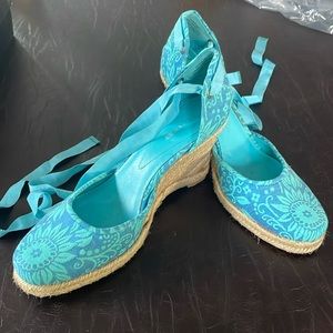 Nine West turquoise and blue Espadrilles Size 8.